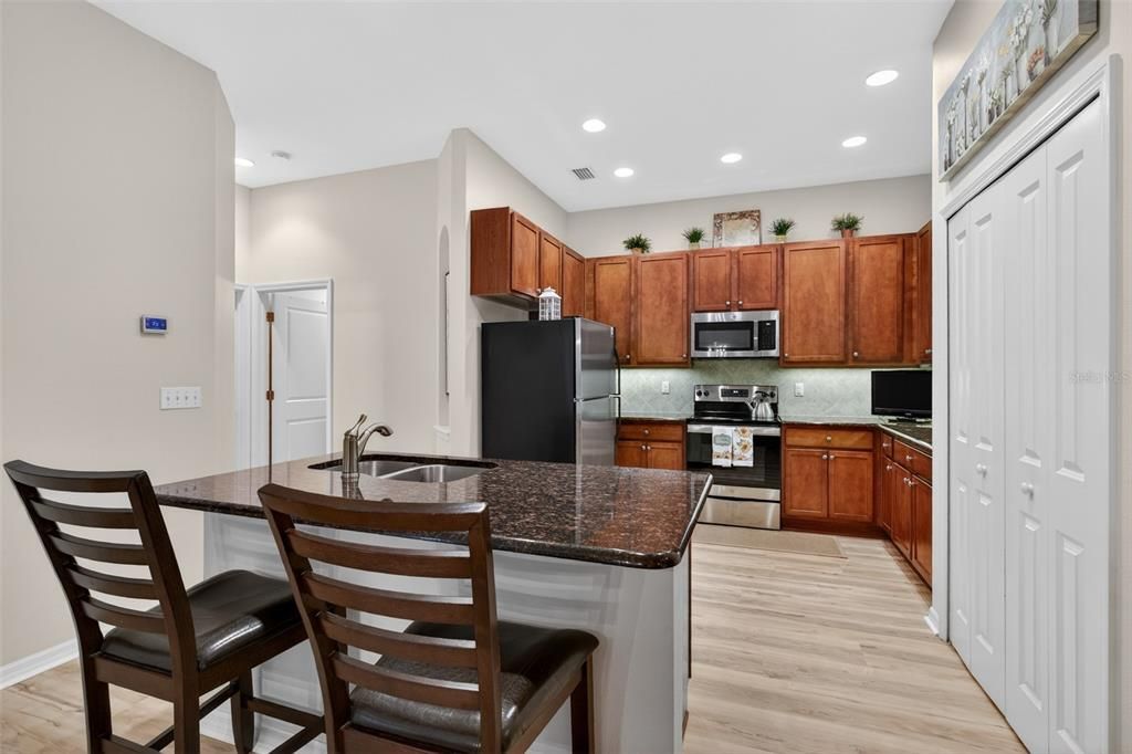 На продажу: $355,000 (3 спален, 3 ванн, 1765 Квадратных фут)