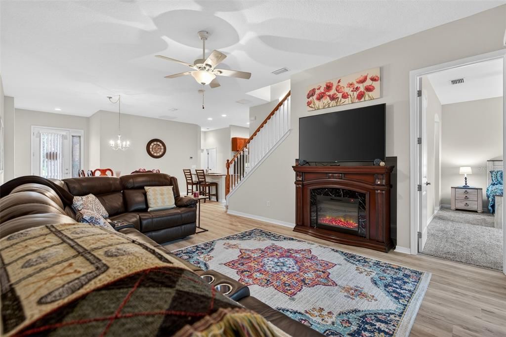 На продажу: $355,000 (3 спален, 3 ванн, 1765 Квадратных фут)