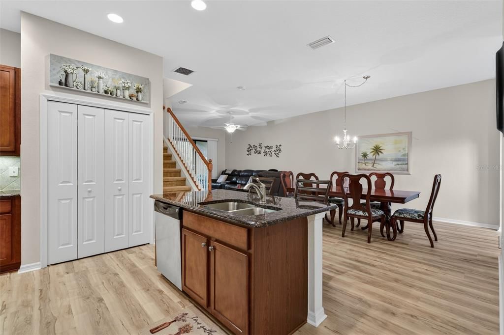 На продажу: $355,000 (3 спален, 3 ванн, 1765 Квадратных фут)