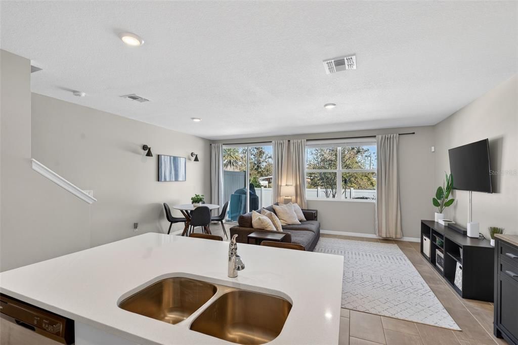For Sale: $312,000 (3 beds, 2 baths, 1539 Square Feet)