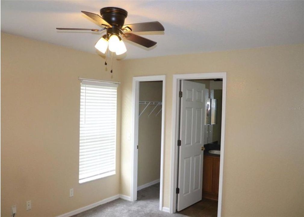 待售: $299,000 (4 贝兹, 0 浴室, 1750 平方英尺)