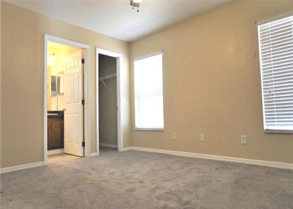 待售: $299,000 (4 贝兹, 0 浴室, 1750 平方英尺)