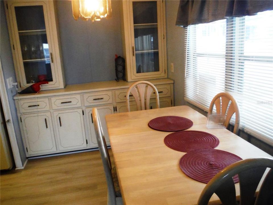Active With Contract: $105,000 (2 beds, 2 baths, 864 Square Feet)