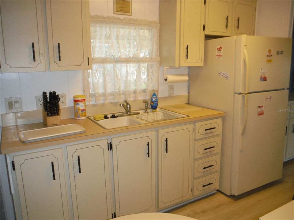 Active With Contract: $105,000 (2 beds, 2 baths, 864 Square Feet)