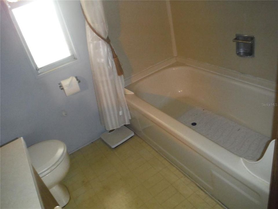 Active With Contract: $105,000 (2 beds, 2 baths, 864 Square Feet)