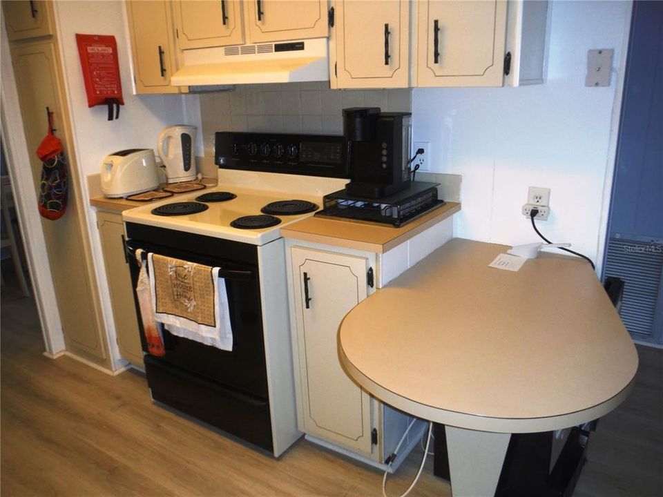 Active With Contract: $105,000 (2 beds, 2 baths, 864 Square Feet)