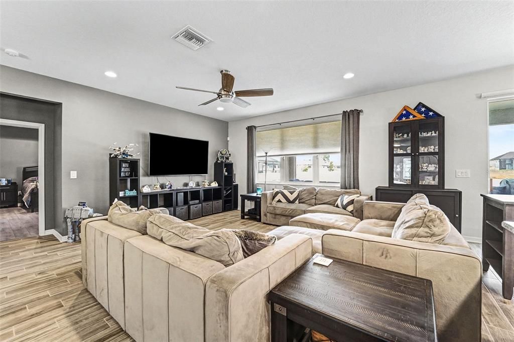 Active With Contract: $405,000 (4 beds, 3 baths, 2313 Square Feet)
