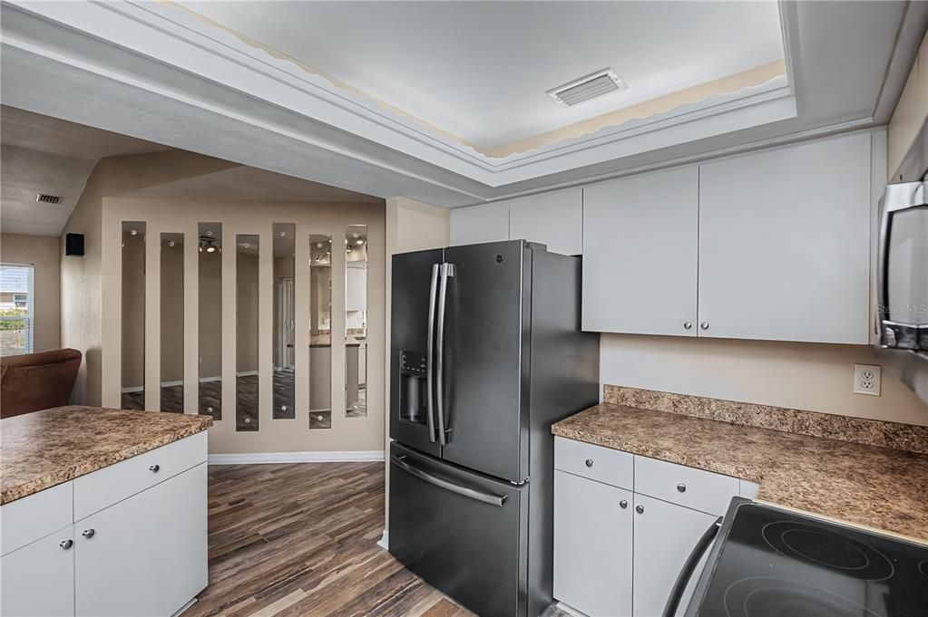 Под контрактом: $359,900 (3 спален, 2 ванн, 1711 Квадратных фут)