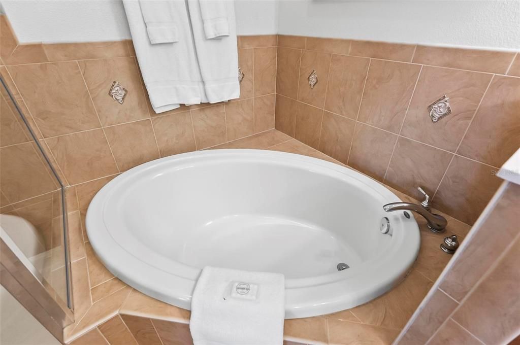 Под контрактом: $499,000 (3 спален, 2 ванн, 1682 Квадратных фут)