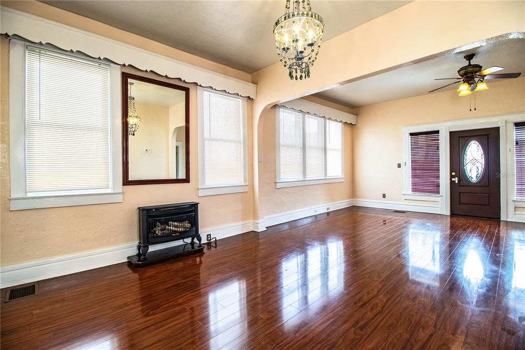 For Sale: $1,399,000 (2 beds, 2 baths, 2900 Square Feet)