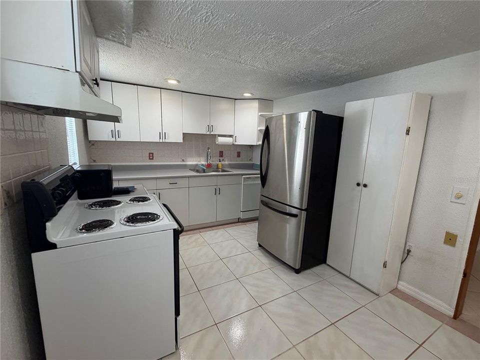 For Sale: $1,399,000 (2 beds, 2 baths, 2900 Square Feet)