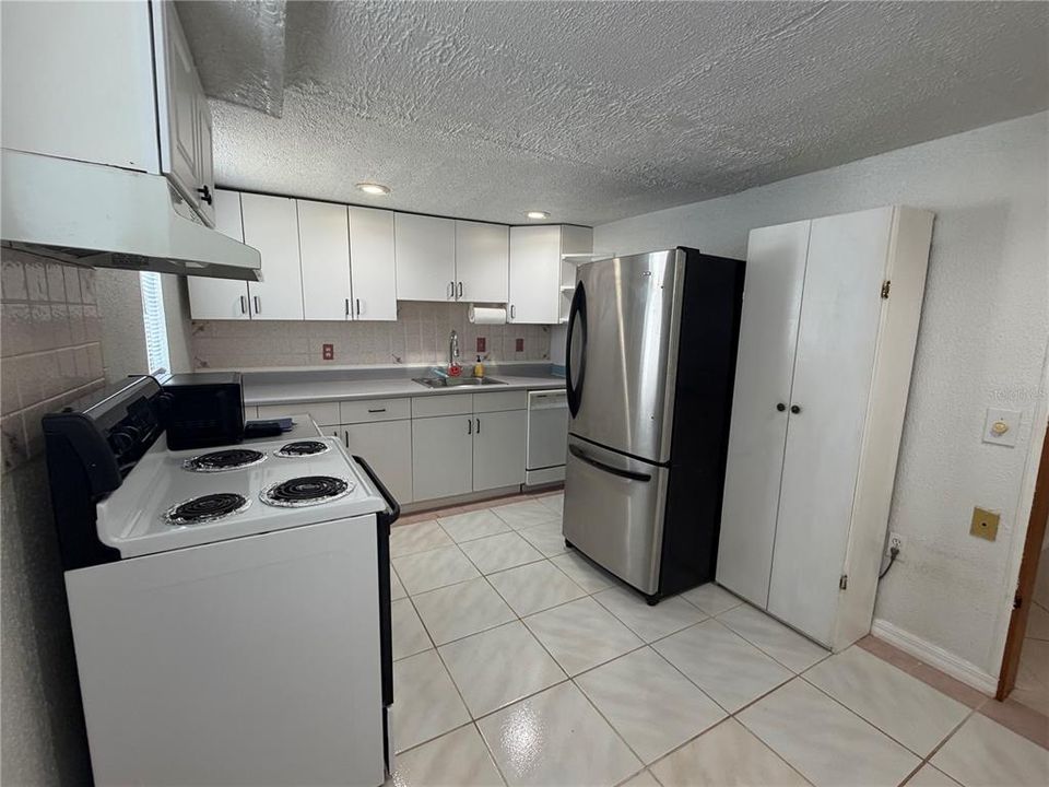 For Sale: $1,399,000 (2 beds, 2 baths, 2900 Square Feet)
