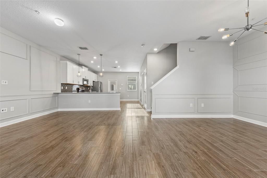 Active With Contract: $193,423 (3 beds, 2 baths, 1636 Square Feet)