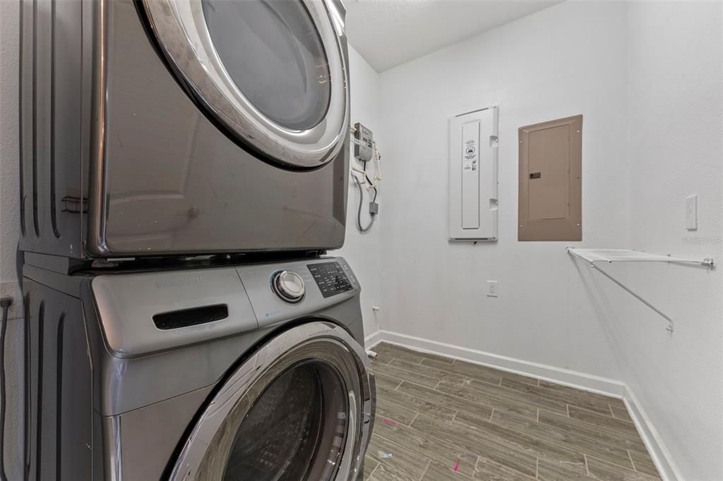 Active With Contract: $193,423 (3 beds, 2 baths, 1636 Square Feet)