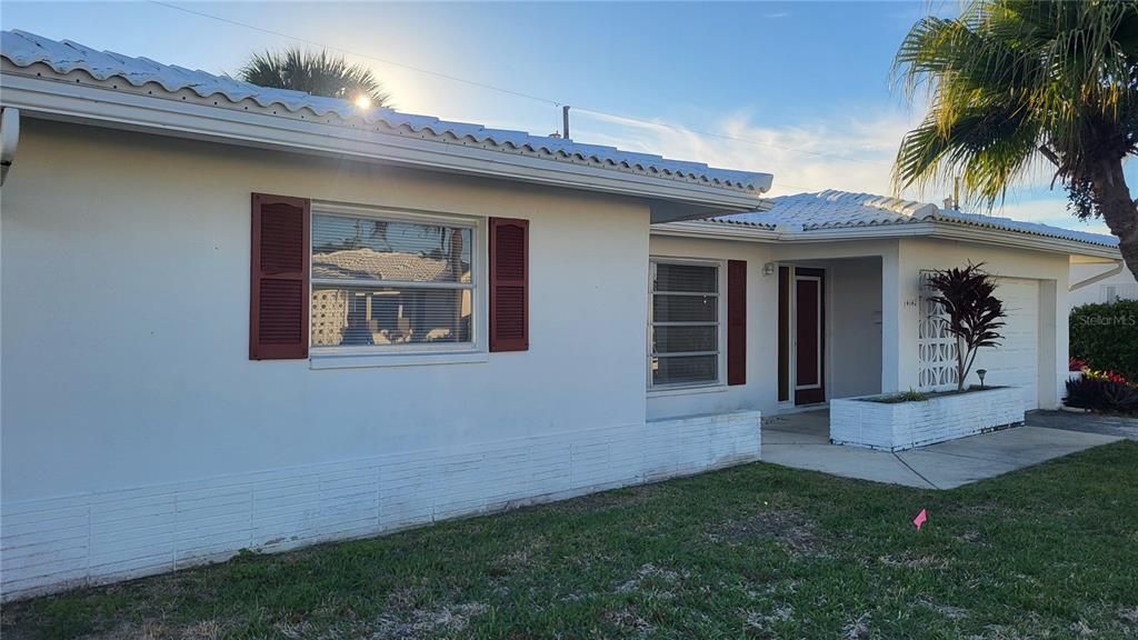 For Sale: $279,900 (2 beds, 2 baths, 1246 Square Feet)