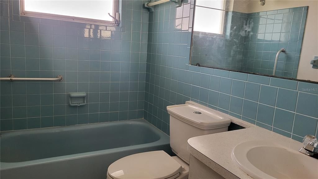 For Sale: $279,900 (2 beds, 2 baths, 1246 Square Feet)