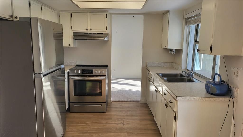 For Sale: $279,900 (2 beds, 2 baths, 1246 Square Feet)