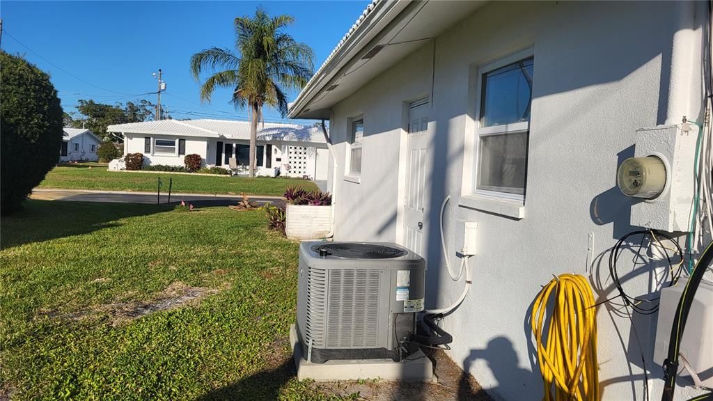 For Sale: $279,900 (2 beds, 2 baths, 1246 Square Feet)