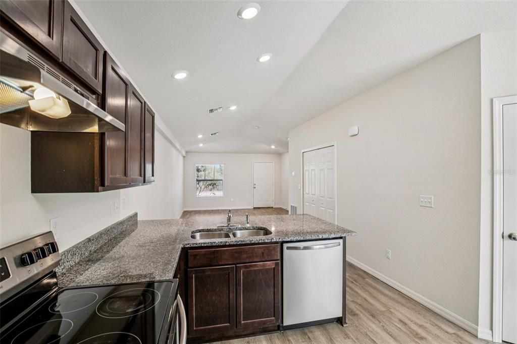En Venta: $440,000 (4 camas, 0 baños, 2096 Pies cuadrados)