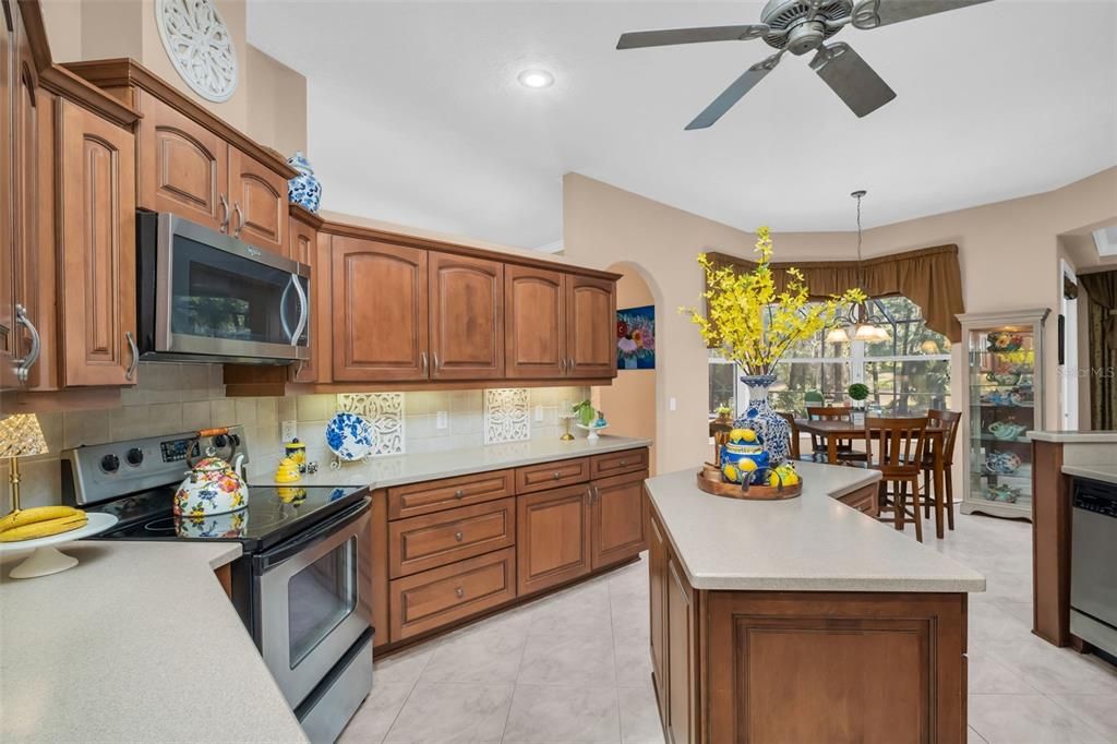 Activo con contrato: $544,900 (3 camas, 3 baños, 2889 Pies cuadrados)