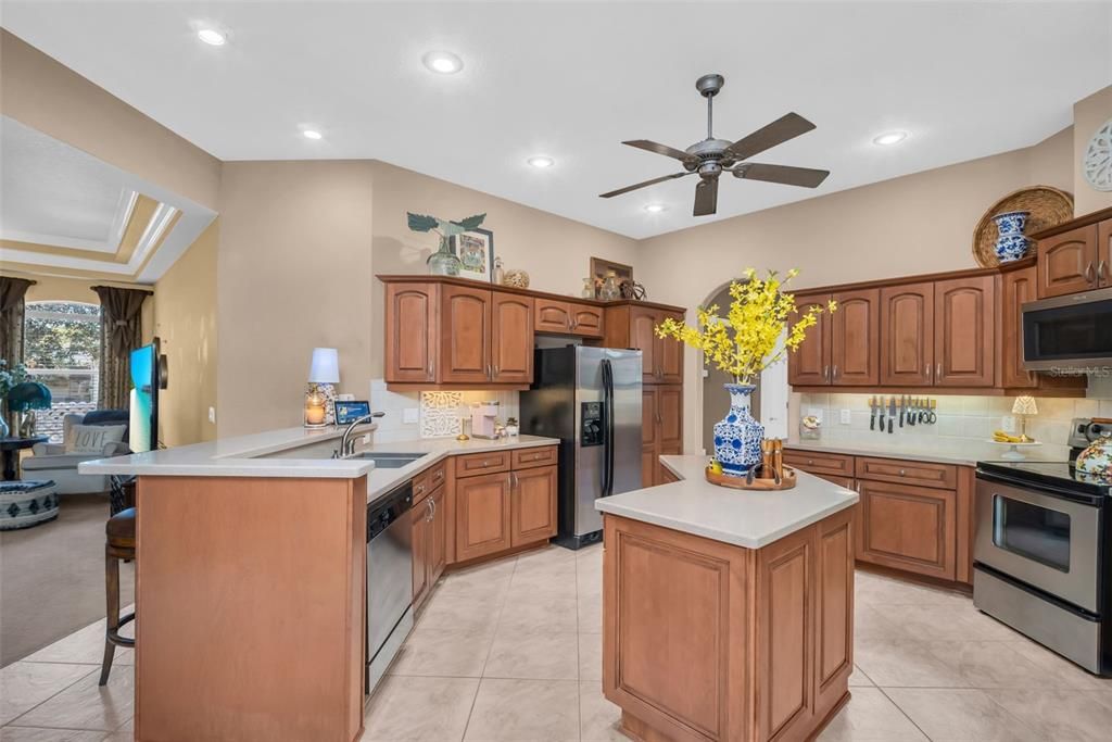 Activo con contrato: $544,900 (3 camas, 3 baños, 2889 Pies cuadrados)