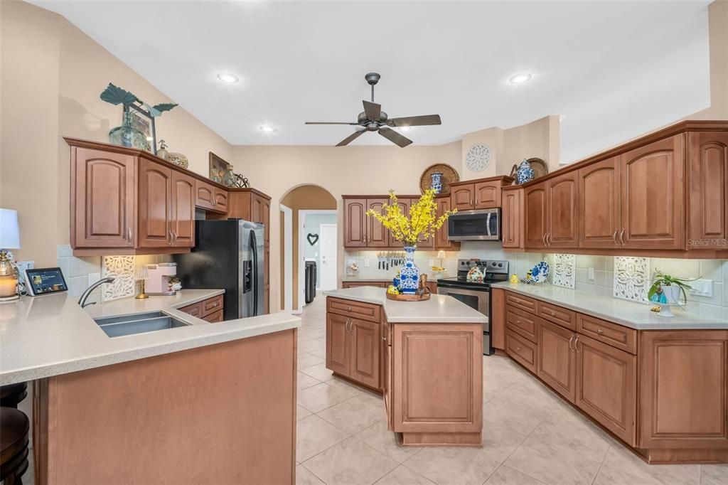 Activo con contrato: $544,900 (3 camas, 3 baños, 2889 Pies cuadrados)