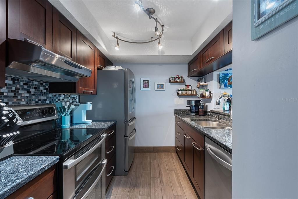For Sale: $330,000 (2 beds, 2 baths, 1030 Square Feet)