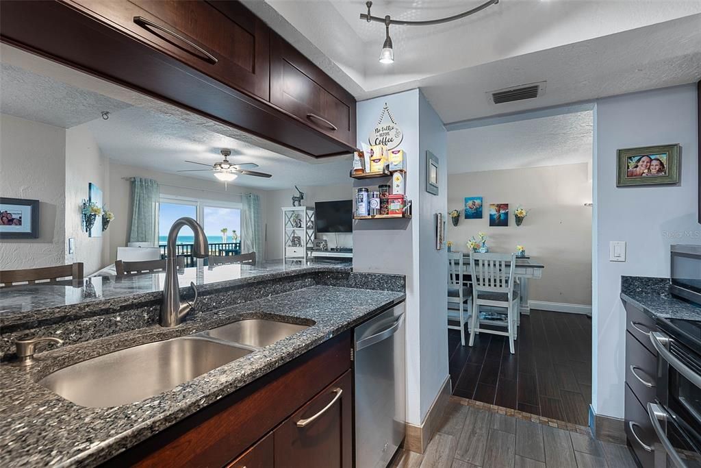 For Sale: $330,000 (2 beds, 2 baths, 1030 Square Feet)