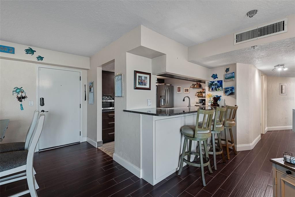 For Sale: $330,000 (2 beds, 2 baths, 1030 Square Feet)