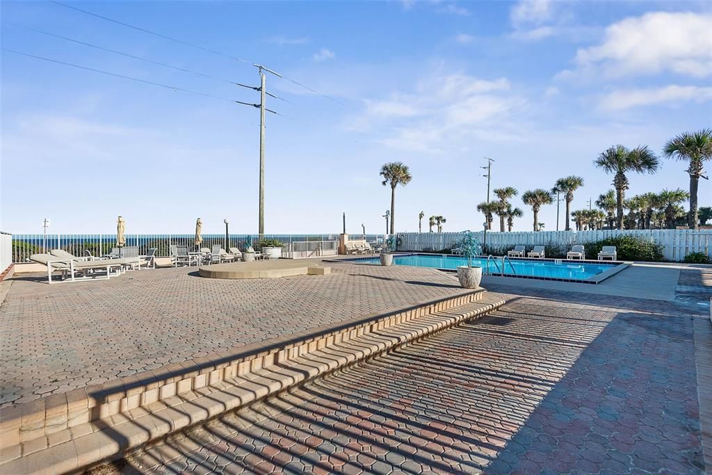 For Sale: $330,000 (2 beds, 2 baths, 1030 Square Feet)