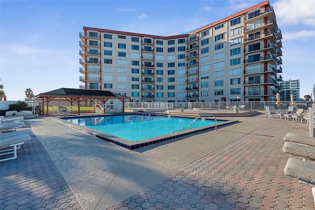 For Sale: $330,000 (2 beds, 2 baths, 1030 Square Feet)