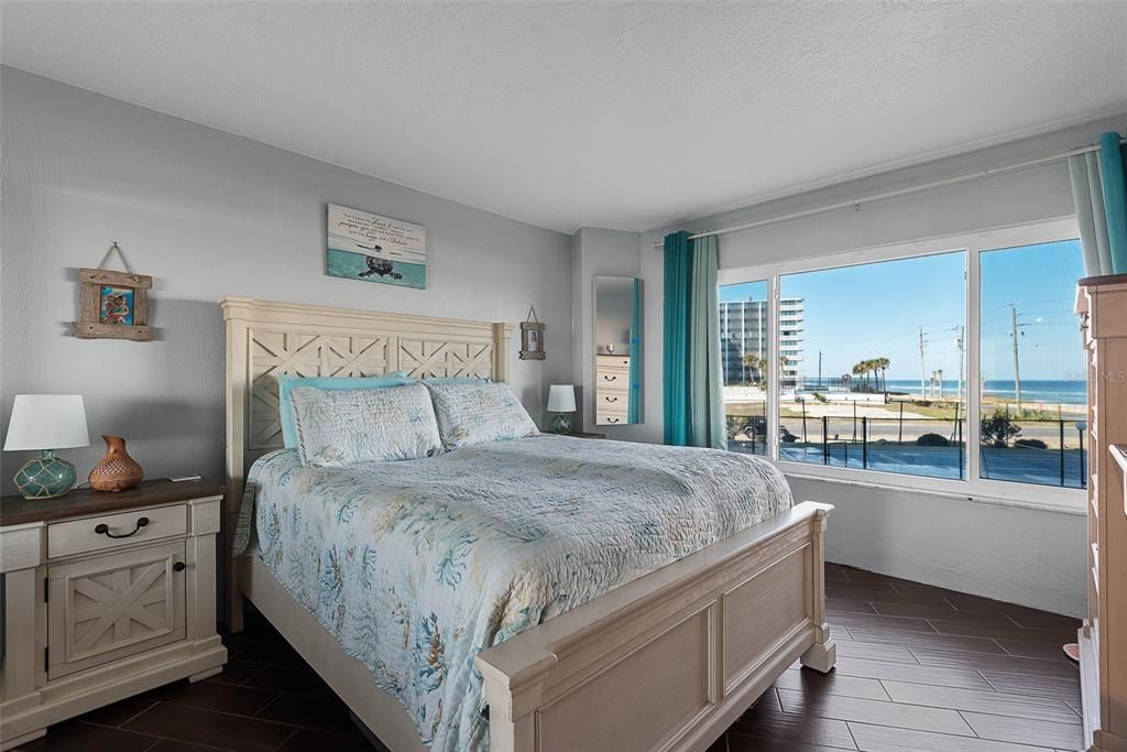 For Sale: $330,000 (2 beds, 2 baths, 1030 Square Feet)