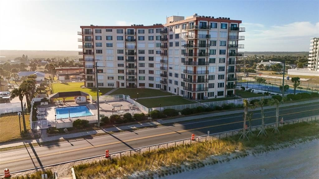 For Sale: $330,000 (2 beds, 2 baths, 1030 Square Feet)