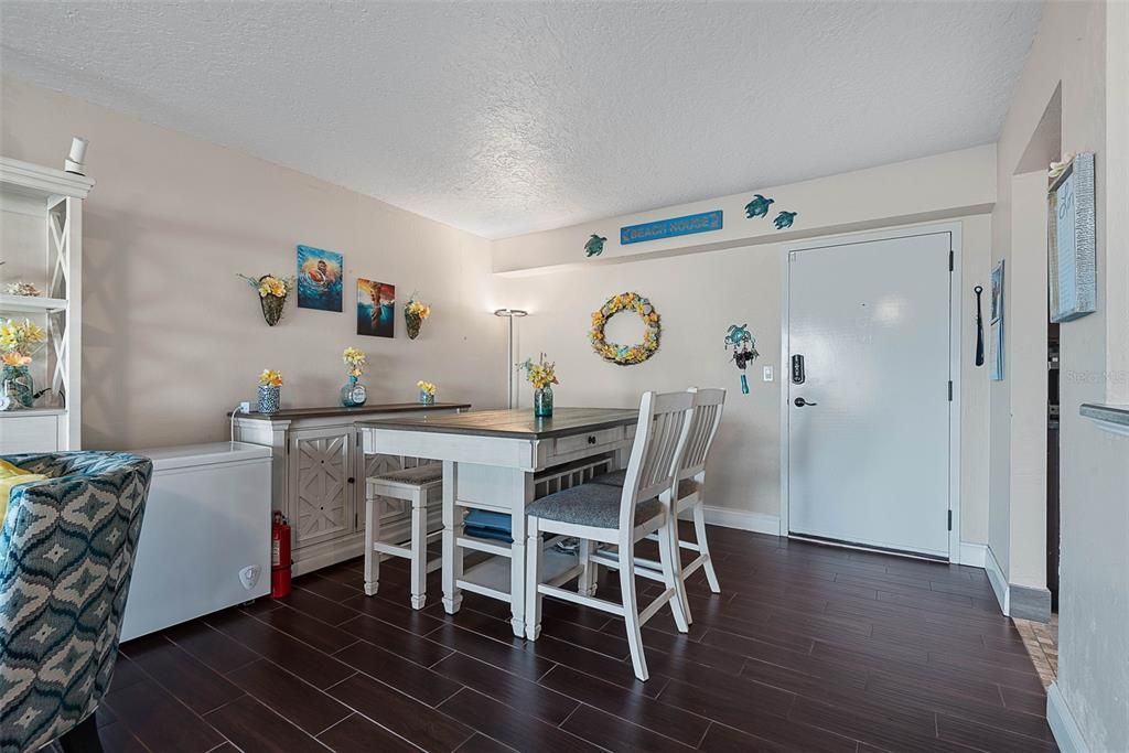 For Sale: $330,000 (2 beds, 2 baths, 1030 Square Feet)