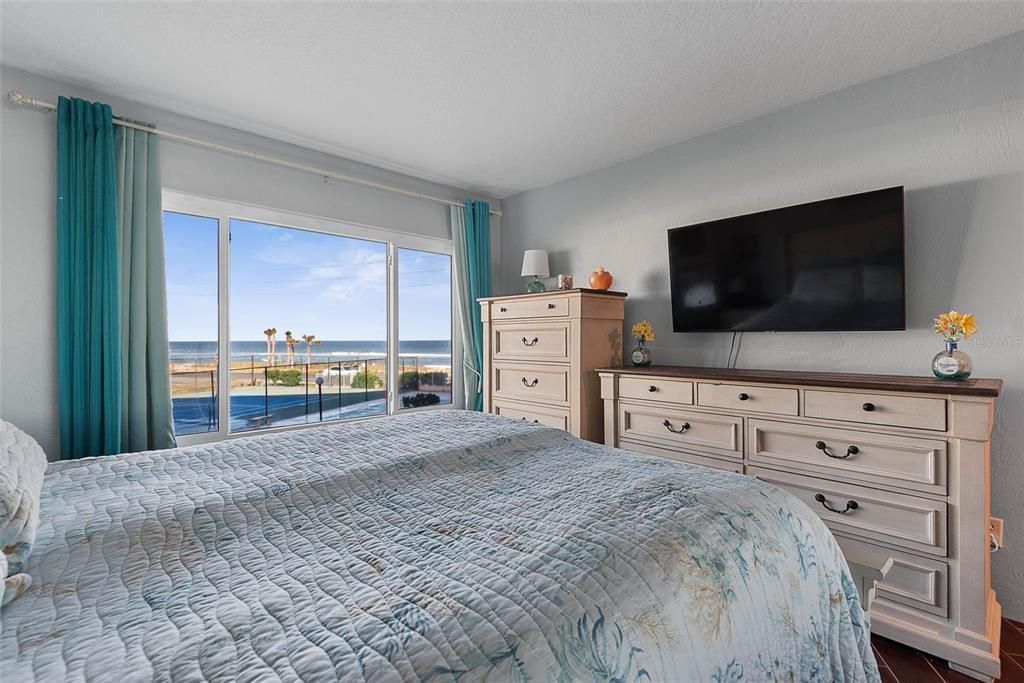 For Sale: $330,000 (2 beds, 2 baths, 1030 Square Feet)