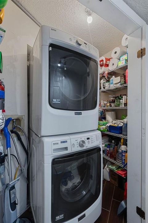 For Sale: $330,000 (2 beds, 2 baths, 1030 Square Feet)
