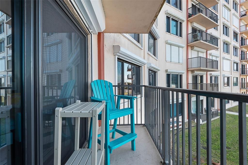 For Sale: $330,000 (2 beds, 2 baths, 1030 Square Feet)