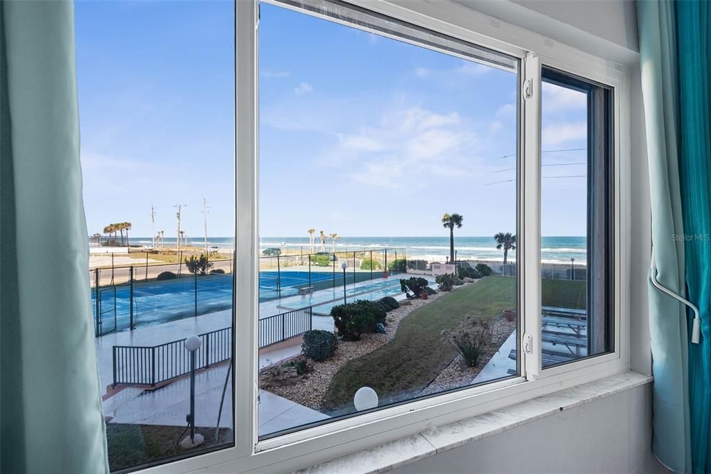 For Sale: $330,000 (2 beds, 2 baths, 1030 Square Feet)