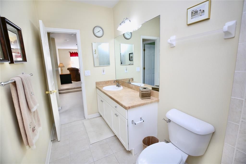 Под контрактом: $799,000 (4 спален, 3 ванн, 3113 Квадратных фут)