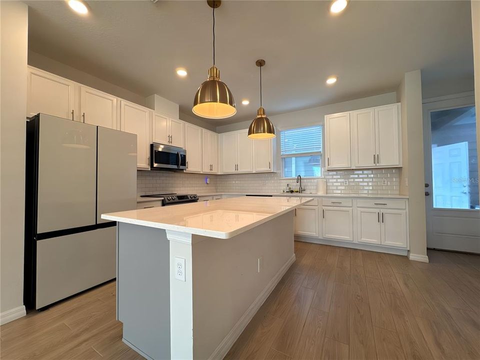 Active With Contract: $2,400 (3 beds, 2 baths, 1738 Square Feet)