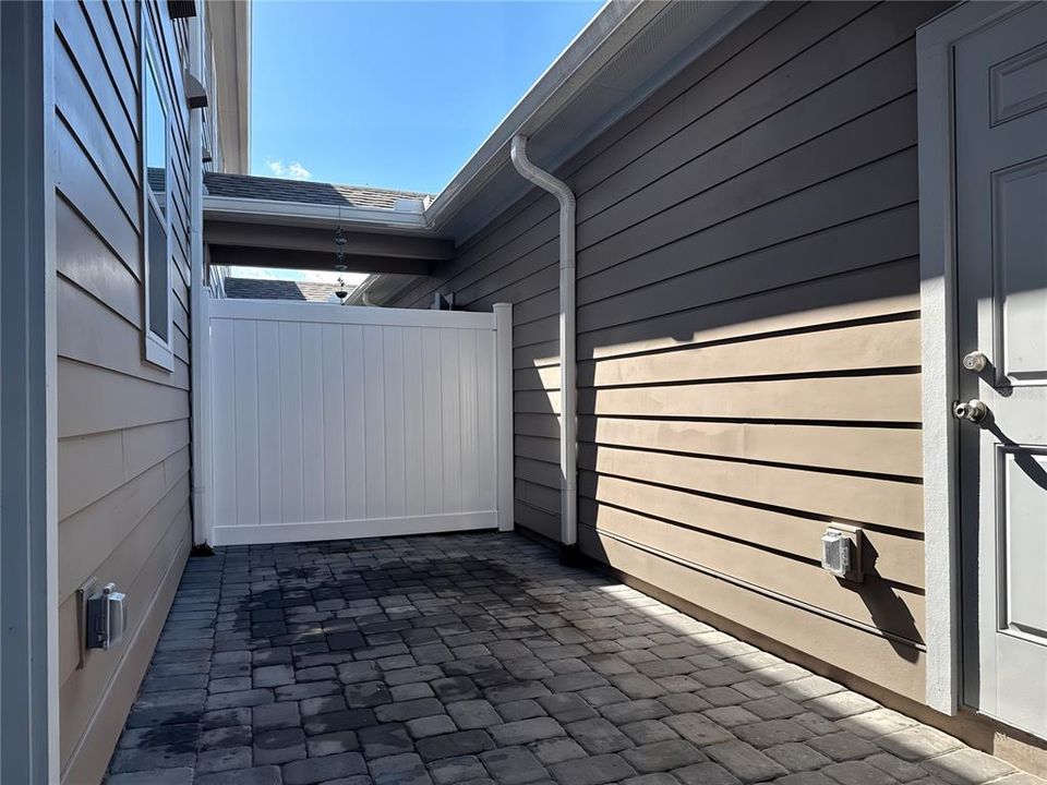 Active With Contract: $2,400 (3 beds, 2 baths, 1738 Square Feet)