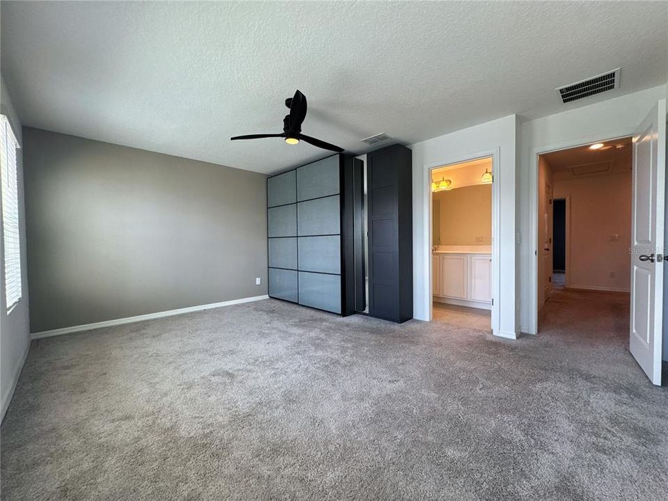 Active With Contract: $2,400 (3 beds, 2 baths, 1738 Square Feet)