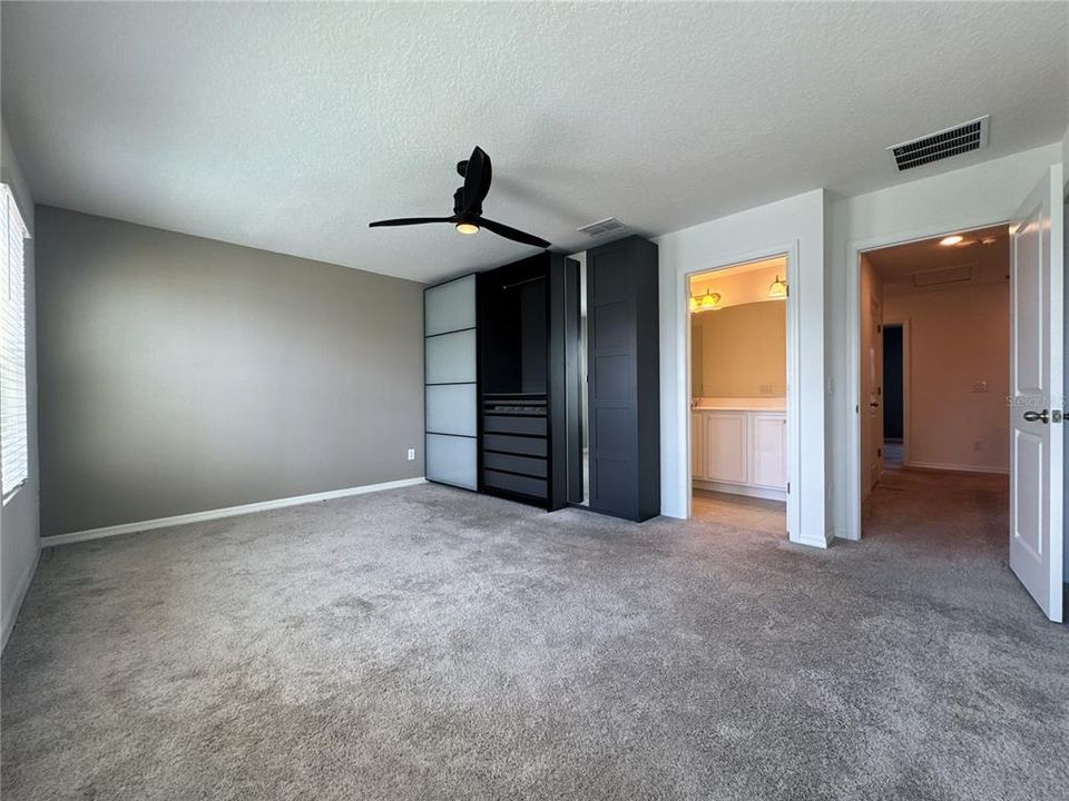 Active With Contract: $2,400 (3 beds, 2 baths, 1738 Square Feet)