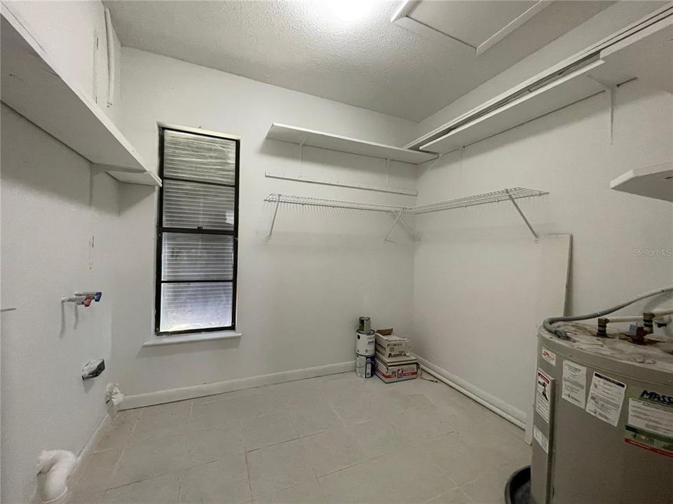En Venta: $250,000 (3 camas, 2 baños, 1561 Pies cuadrados)