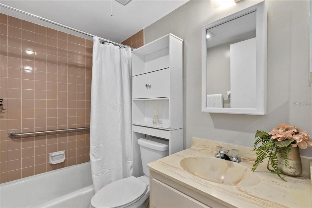 Activo con contrato: $1,850 (2 camas, 2 baños, 1389 Pies cuadrados)