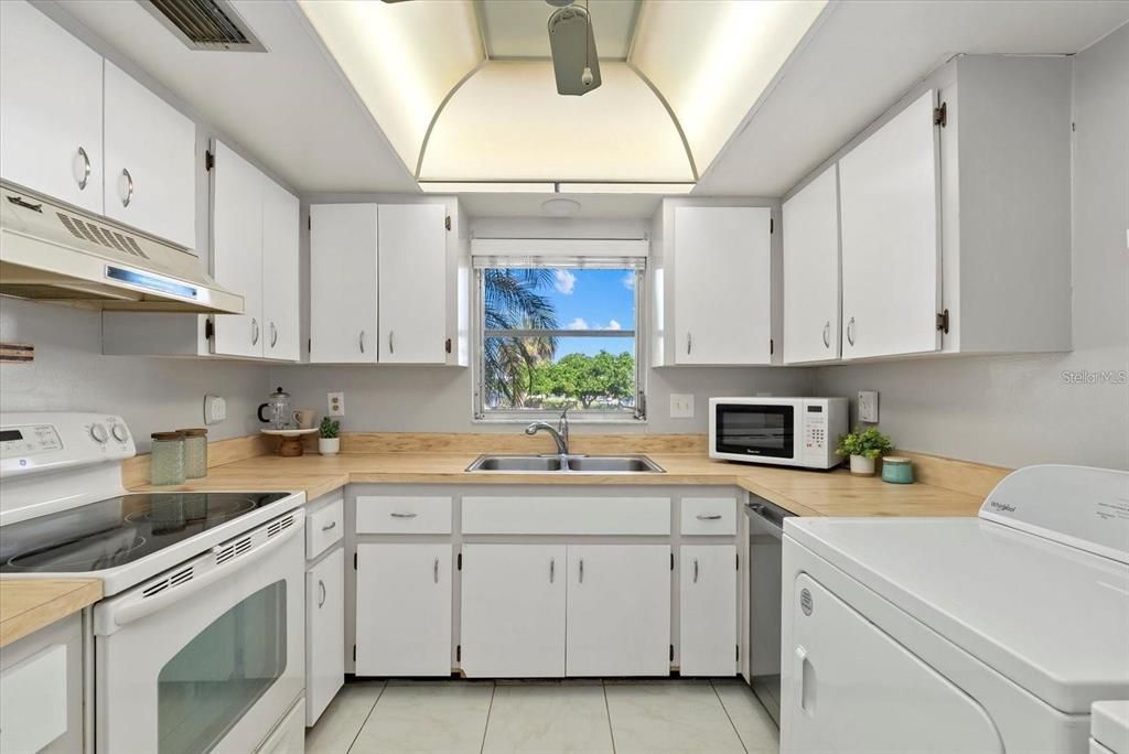 Activo con contrato: $1,850 (2 camas, 2 baños, 1389 Pies cuadrados)