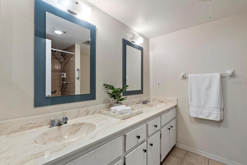 Activo con contrato: $1,850 (2 camas, 2 baños, 1389 Pies cuadrados)