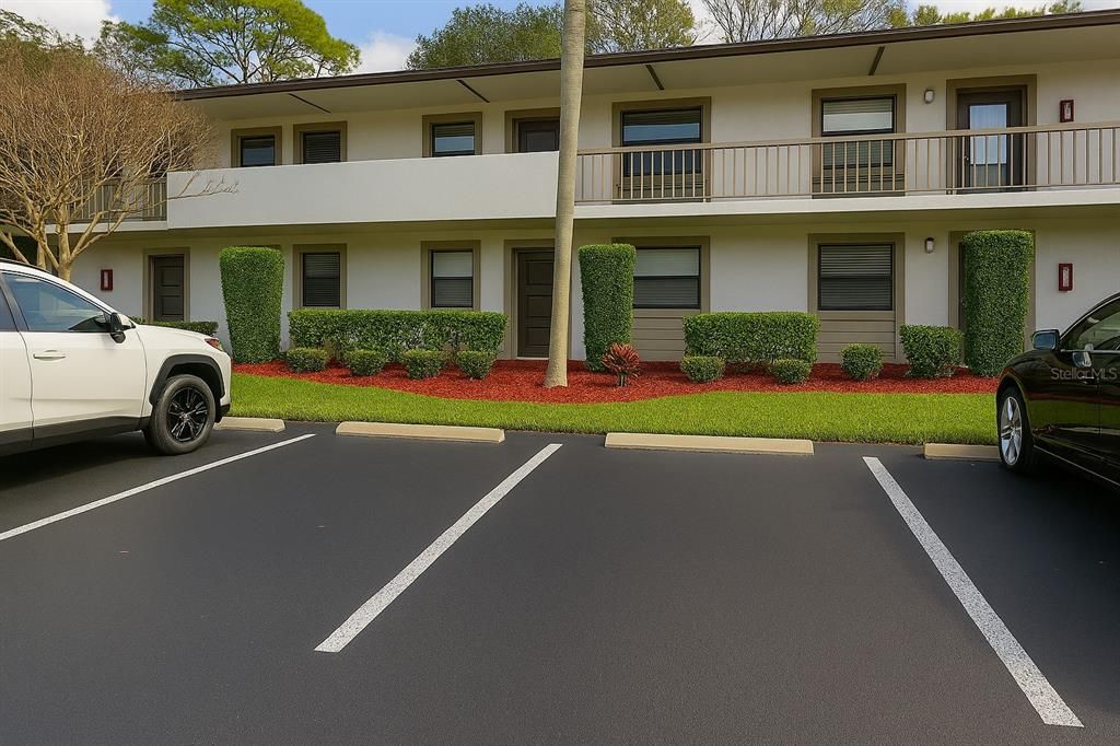 Под контрактом: $1,497 (2 спален, 2 ванн, 940 Квадратных фут)