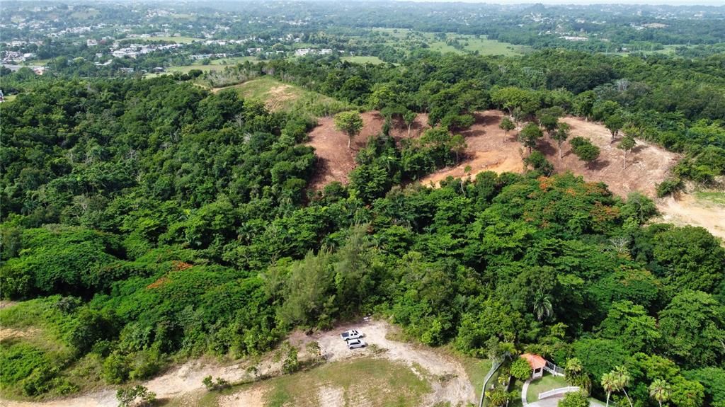 En Venta: $2,800,000 (10.68 acres)