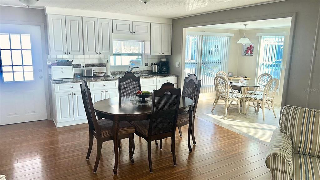 Activo con contrato: $129,900 (2 camas, 21 baños, 1000 Pies cuadrados)